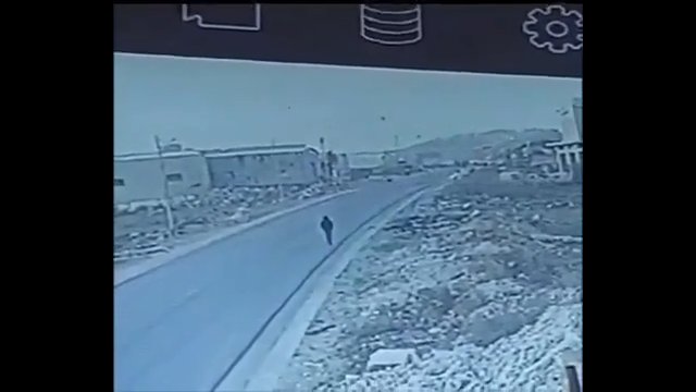 Palestyński bojownik podłożyć bombę blisko punktu kontrolnego, ale ta za szybko eksplodowała [WIDEO]