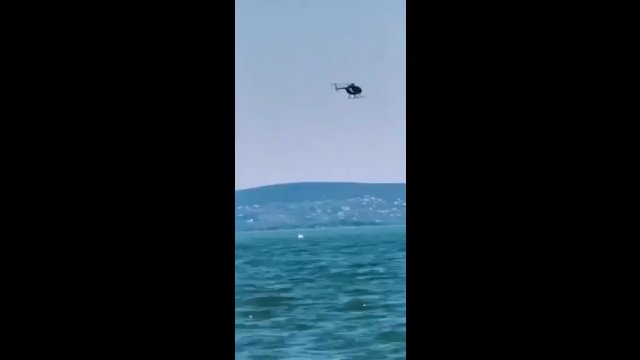 Węgierski helikopter policyjny MD-500E wpadł do jeziora