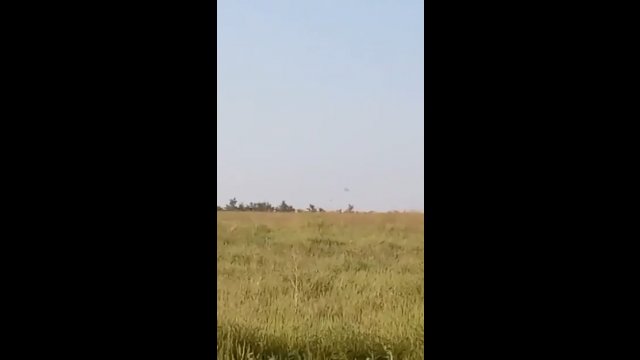 Rosyjski śmigłowiec runął na ziemię. Pierwsze takie nagranie z Ukrainy