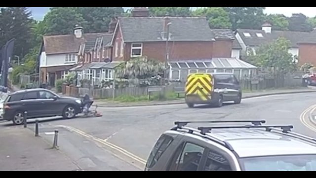 Pijany kierowca potrącił, a następnie przejechał rowerzystkę. Szokujące nagranie