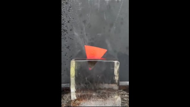 Rozgrzany metal vs bryła lodu: Niebezpieczne Eksperymenty, które Cię zadziwią! [WIDEO]