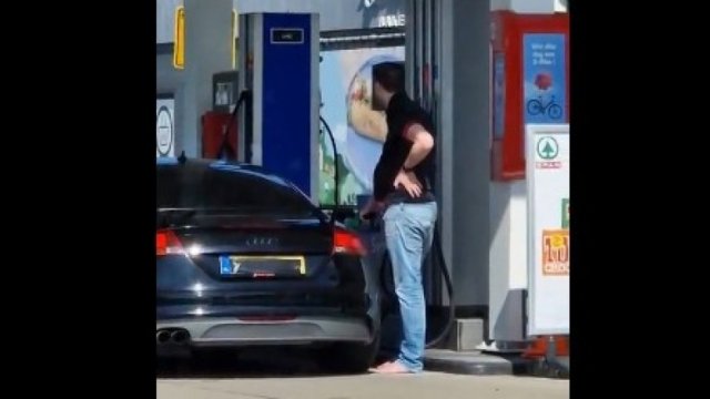 Cwaniaczek na stacji benzynowej i jego "genialny" sposób na darmowe tankowanie