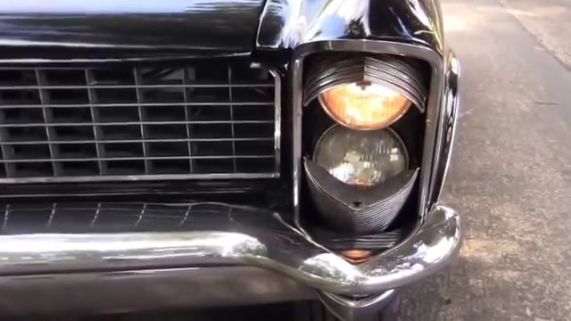 Włączanie i wyłączanie świateł w Buicku Riviera z 1965 roku