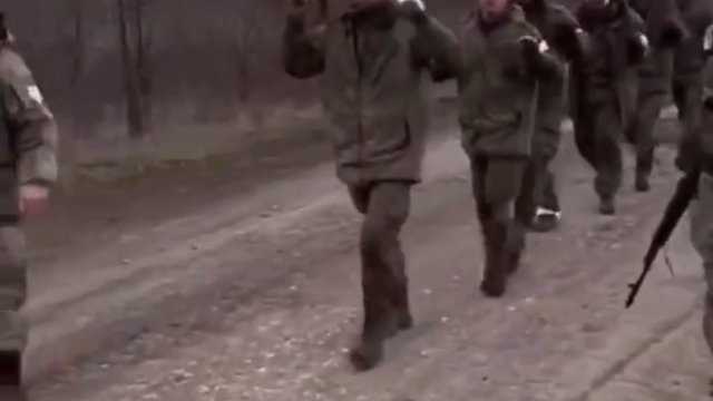 Poddane rosyjscy żołnierze w pobliżu Nikołajewa