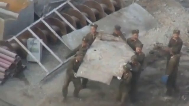 Kim Dzong Un wysłał swoich żołnierzy do pracy na budowie