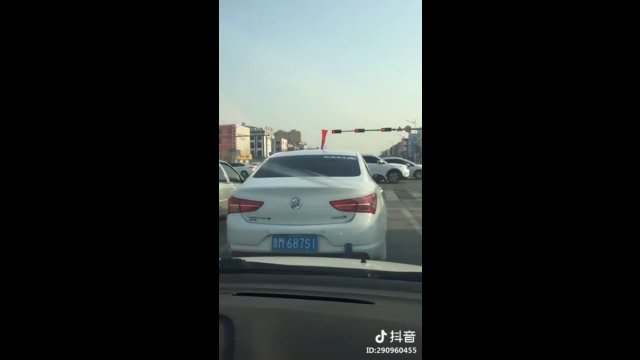 W Pekinie zakazano używania klaksonów w samochodach, oto jaki to przyniosło efekt [WIDEO]