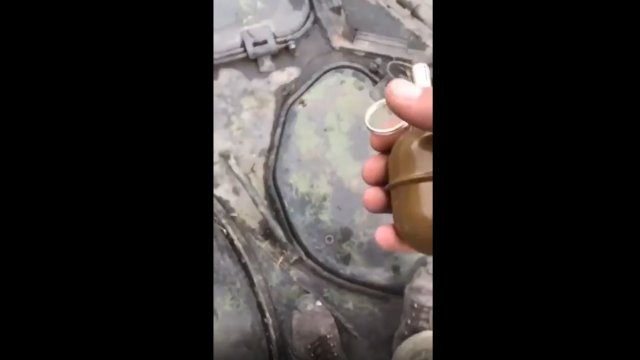 Rosyjscy żołnierze zamknęli się w czołgu i nie chcieli wyjść