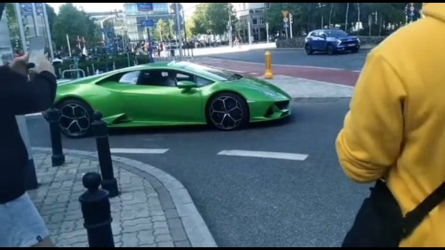 Rozbił Lamborghini za 1,5 mln zł w centrum Warszawy. Wszystko zostało nagrane