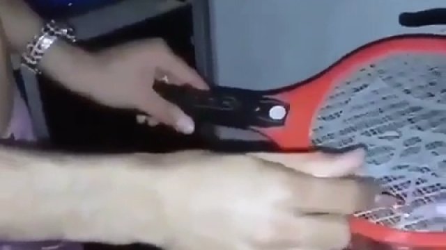 Odpalanie płyty gazowe przy użyciu iskry z elektrycznej łapki oraz noża
