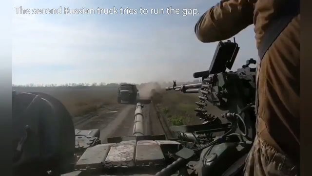 Bliska walka ukraińskiego czołgu z nadjeżdżającą ciężarówką i transporterem
