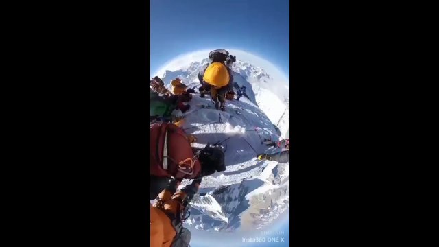 Widok z kamery 360° ze szczytu Mount Everest [WIDEO]