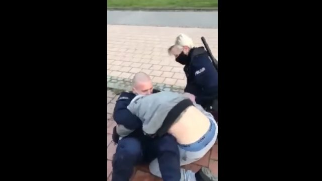 Nieudolna interwencja Policji za maseczkę