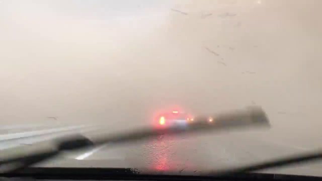 Nagle pojawiająca się potworna burza na serbskiej autostradzie