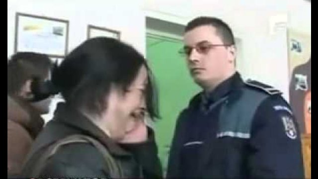 Rumuńska nauczycielka kontra policjant