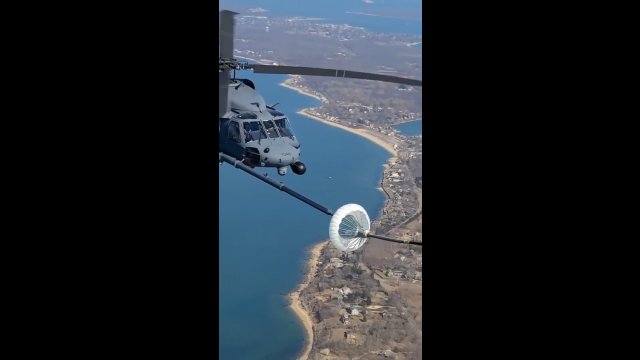 Tankowanie helikoptera w powietrzu