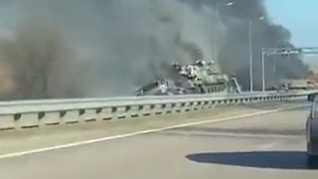 Wideo przedstawiające zniszczony Buk-M1 SAM i pojazdy wsparcia.