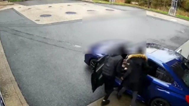 Dwóch nastolatków napada na kierowcę. Chcieli ukraść auto, ale... nie umieli kierować