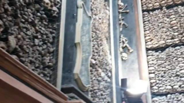 Kościół w Mediolanie ozdobiony jest tysiącami ludzkich czaszek i kości