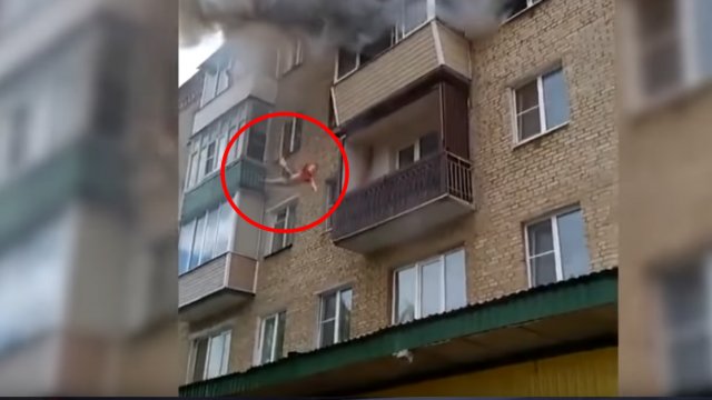 Pożar na 5-piętrze, rodzice z dziećmi musieli skakać z balkonu. Pomogli przypadkowi ludzie