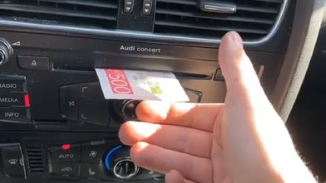Co jeśli użyjesz odtwarzacza CD w samochodzie jako bankomatu?