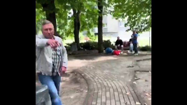 Obcokrajowiec próbował uczyć Polaka, gdzie może jeździć w Polsce na rolkach [WIDEO]