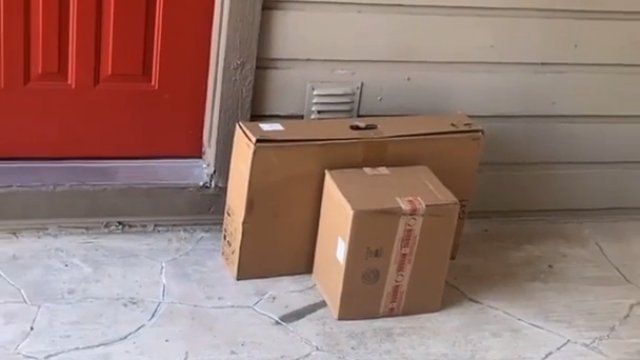 Faceci ukradli paczki należące do sąsiada i pochwalili się tym na Instagramie