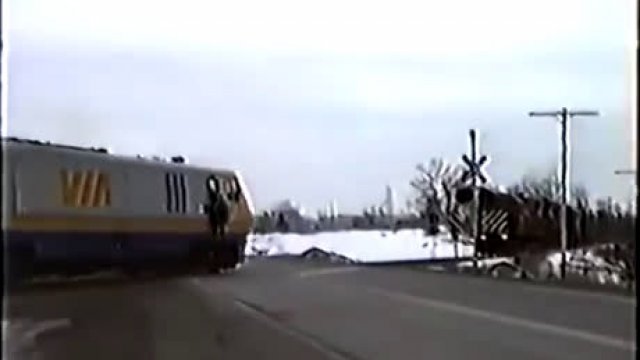 Maszynista wyskakuje z pociągu przed kolizją