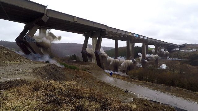 Sprengung Talbrücke Rinsdorf in Wilnsdorf am 06.02.2022