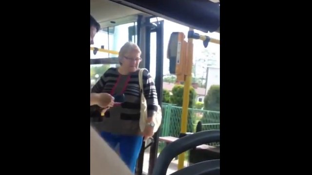 Akcja z śmierdzącą babą w autobusie