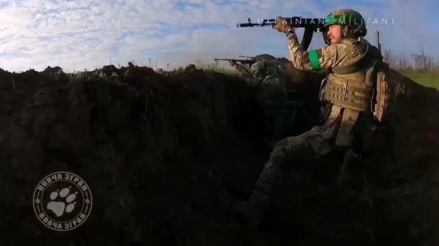 Ukraińcy szturmują rosyjskie okopy. Niezwykle rzadkie nagranie z walk