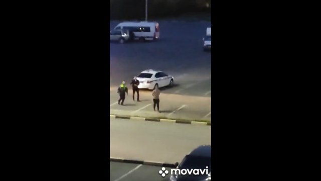 Pijany kierowca BMW driftował na parkingu, a następnie zaatakował policjantów