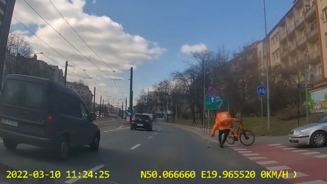 Potrącenie rowerzysty na oczach policji