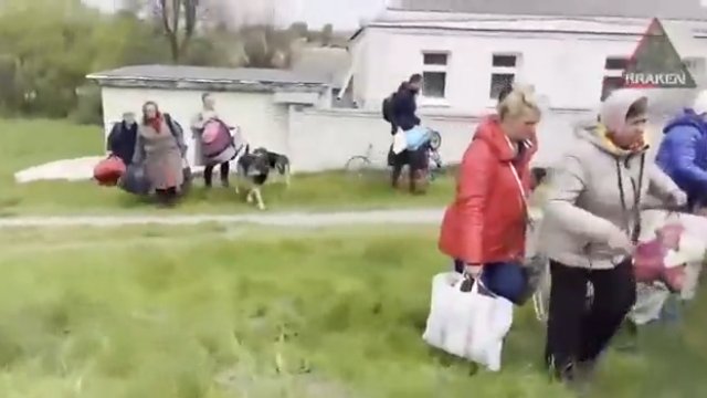 Wojska ukraińskie ewakuują mieszkańców wsi Ruska Lozova