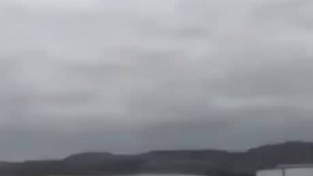 Pilot ratuje śmigłowiec przed katastrofą