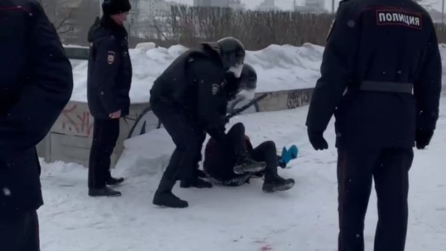 Rosjanie są masowo aresztowani za protestowanie przeciwko wojnie