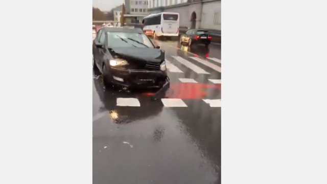 Kobieta próbuje uciec z miejsca wypadku powodując następny wypadek