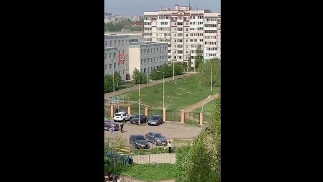 Dzieci skaczą z okien, by uciec przed szkolną strzelaniną w Rosji