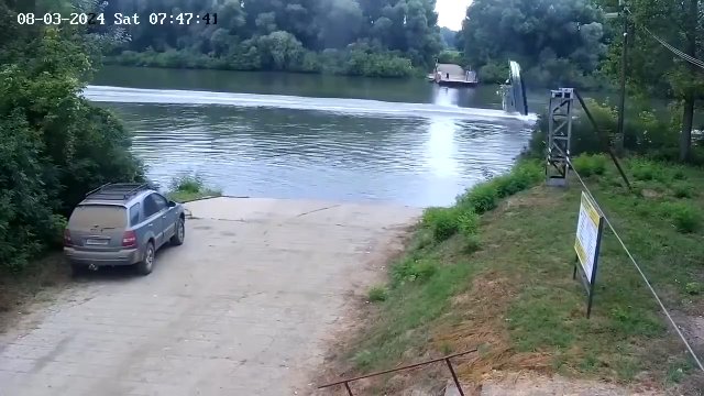 Takie salto wykonała motorówka straży granicznej na rzece między Ukrainą a Węgrami [WIDEO]