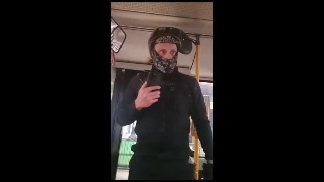 Agresywny pasażer zaatakował kierowcę autobusu. "Nara, śmieciu je**ny"!