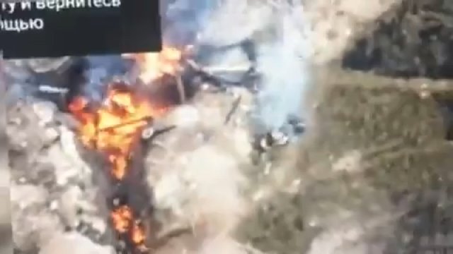Grupa Rosjan została podpalona po tym, jak pocisk trafił w ich ziemiankę [WIDEO]