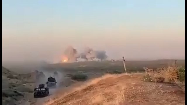 Amerykański bombowiec B-52 bombardujący pozycje ISIS w prowincji Salahdeen [WIDEO]