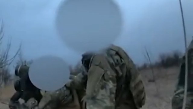 Żołnierz Ukraiński niszczący rosyjskie cele za pomocą Javelin