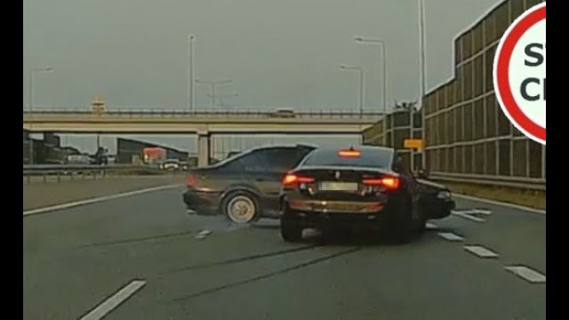 Nieudane zajechanie BMW zakończone kolizją na A2 [WIDEO]