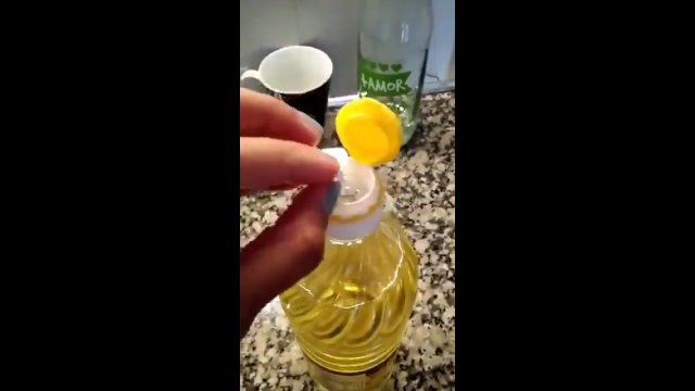 Wyrzucasz tę plastikową część z zakrętki butelki oleju? Popełniasz WIELKI BŁĄD
