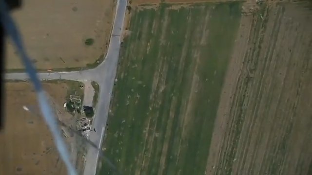 Ukraiński dron zrzuca wiele granatów jednocześnie na rosyjskie pozycje