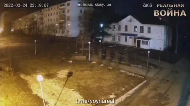 Rosja ostrzelały wielopiętrowy budynek mieszkalny w Sumach, jednocześnie ostrzeliwując pozycje AFU