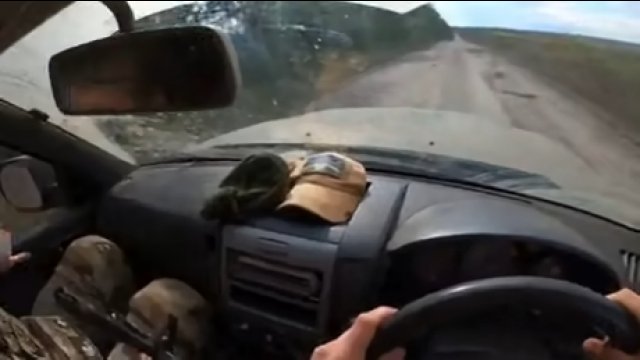 Kierowca trafiony podczas jazdy. Kamizelka kuloodporna ratuje życie Ukraińskiego żołnierza