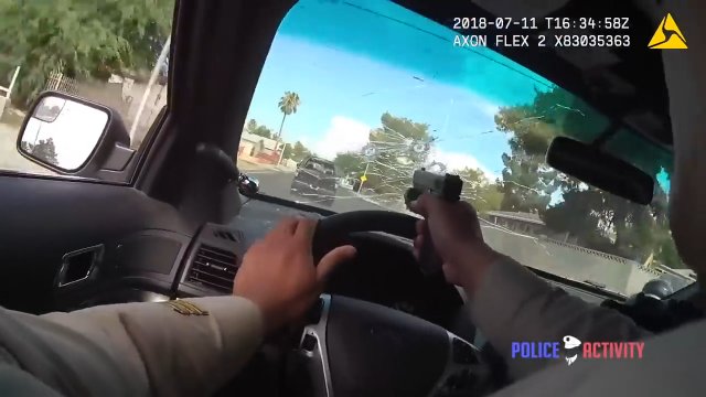Policjant strzela przez szybę w trakcie pościgu w Las Vegas