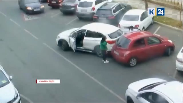 Nieporozumienie dwóch kobiet przy parkowaniu