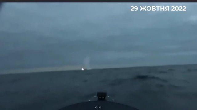 Rosyjski helikopter i łódź szturmowa próbują zniszczyć ukraińskiego drona
